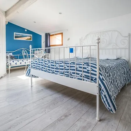 Le Medoc De Maxou Bed and Breakfast 3*